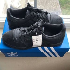 BLACK YEEZY POWERPHASE SZ 8 1/2